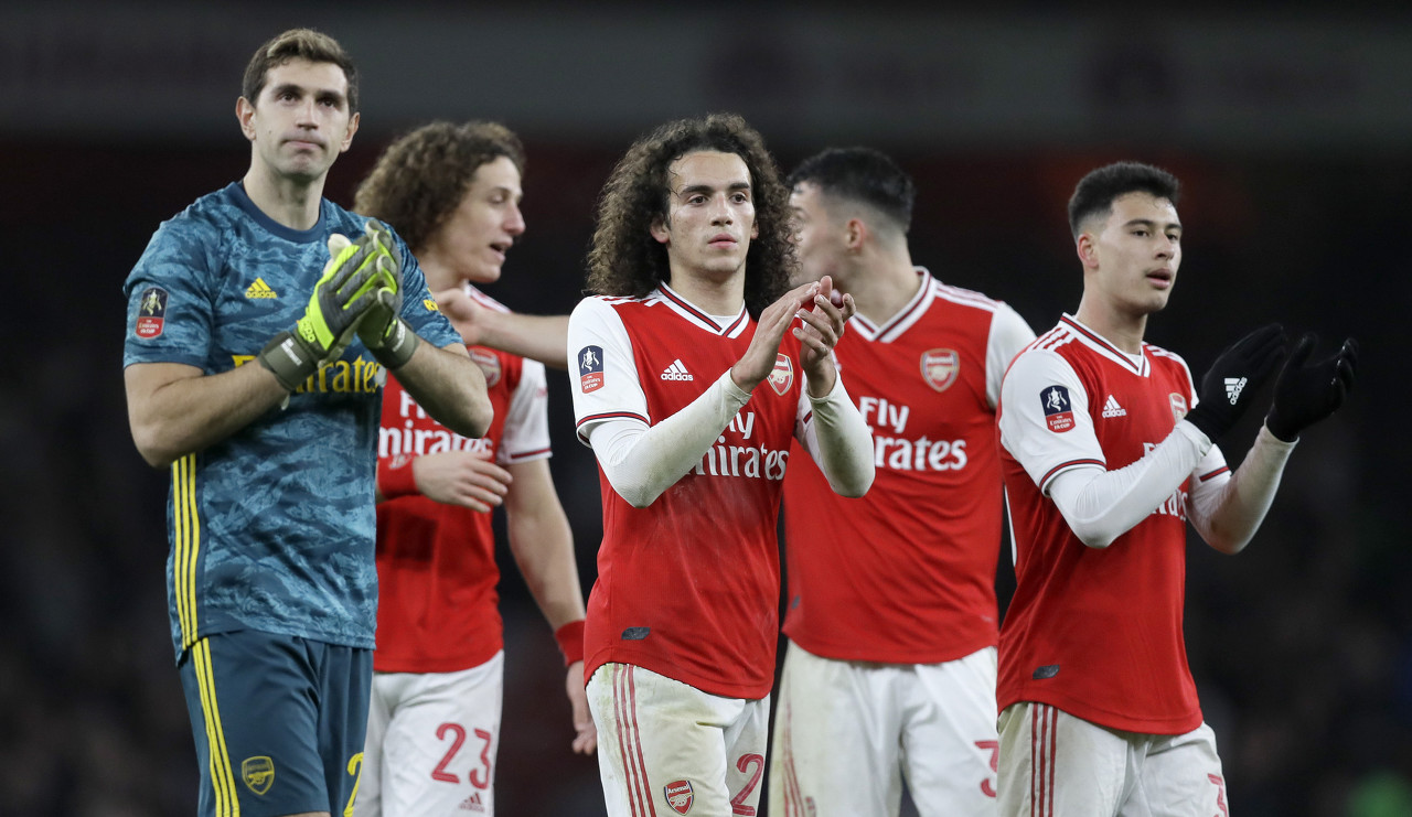 曼城掌控比赛节奏如艺术