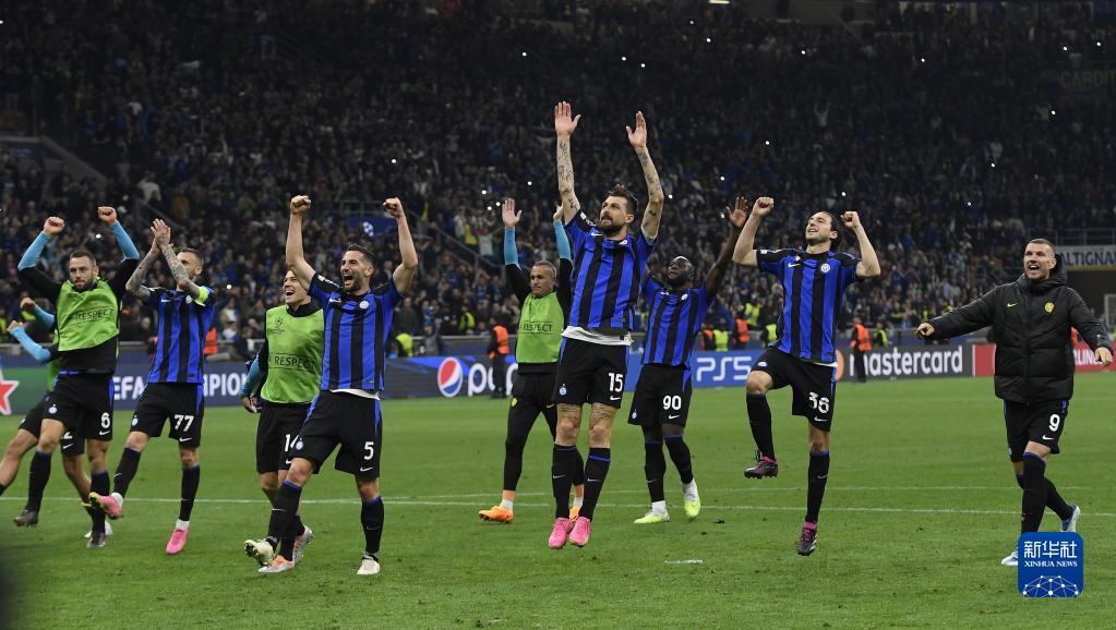 李霄鹏：希望球队能发挥出应有水平，明天奉献一场精彩的比赛