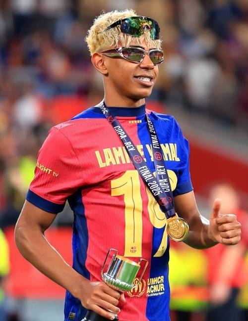 核心缺阵！布克因伤缺席对雷霆的NBA杯关键战