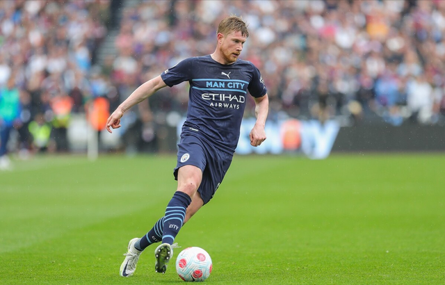 随着切尔西1-1阿森纳，英超积分榜更新：曼联、利物浦分列第7第8