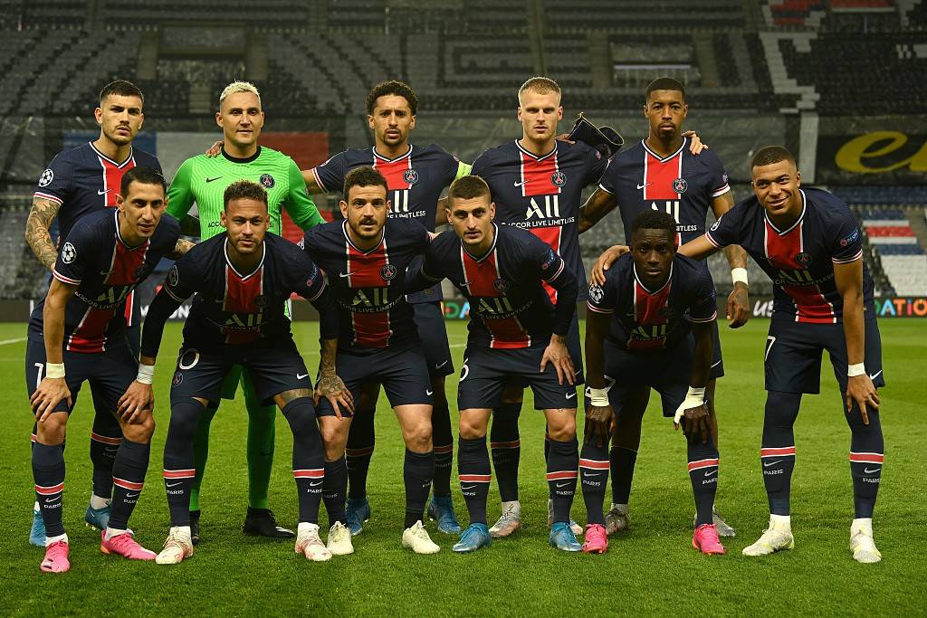 篮球NBA球队教练讨论轮换阵容