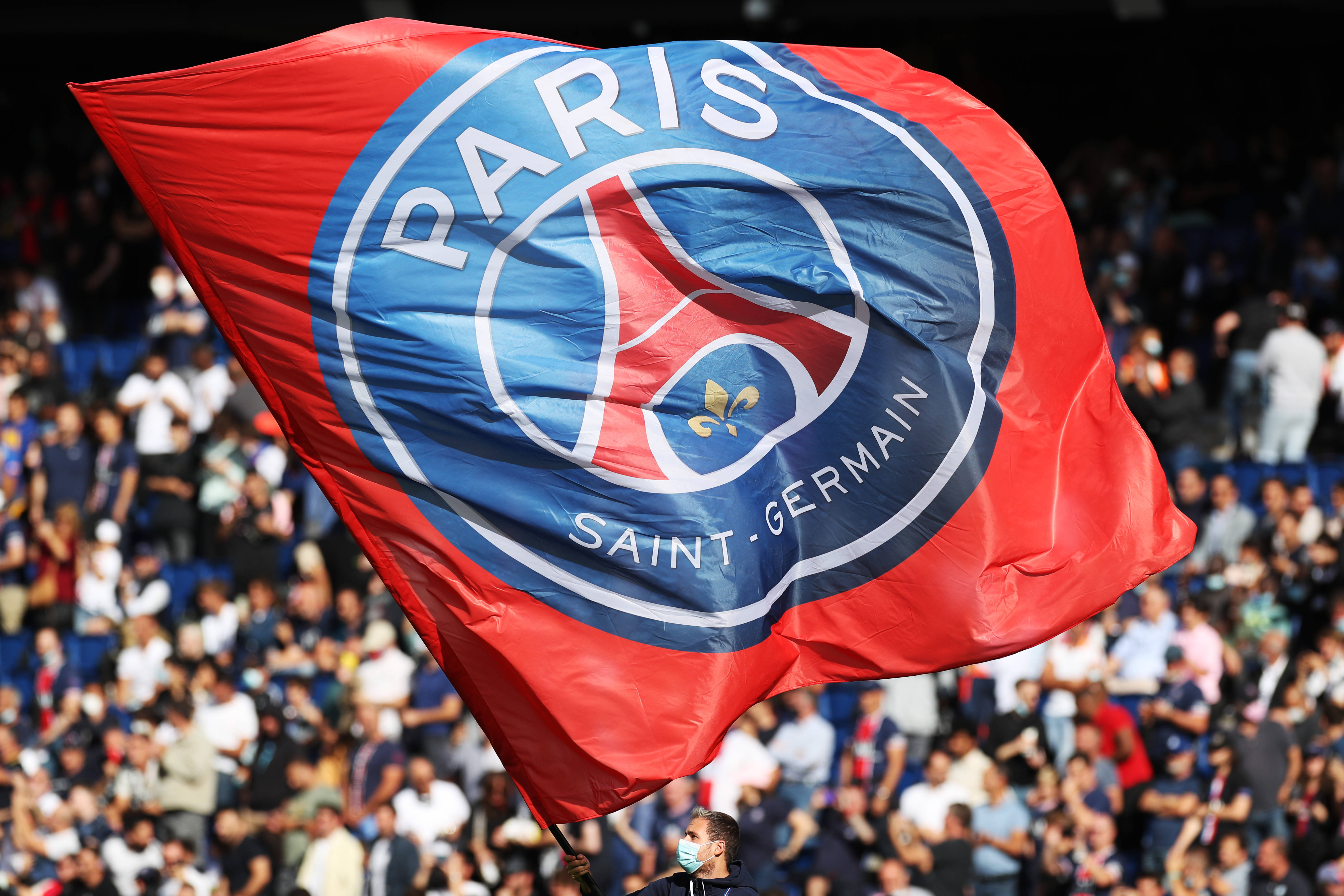 埃基蒂克成为西塞后首位为利物浦单场联赛打入2球的法国球员