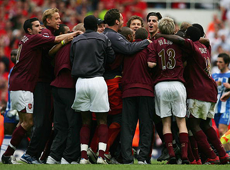 💡早报：利物浦曼城双双折戟，巴萨拜仁收获大胜