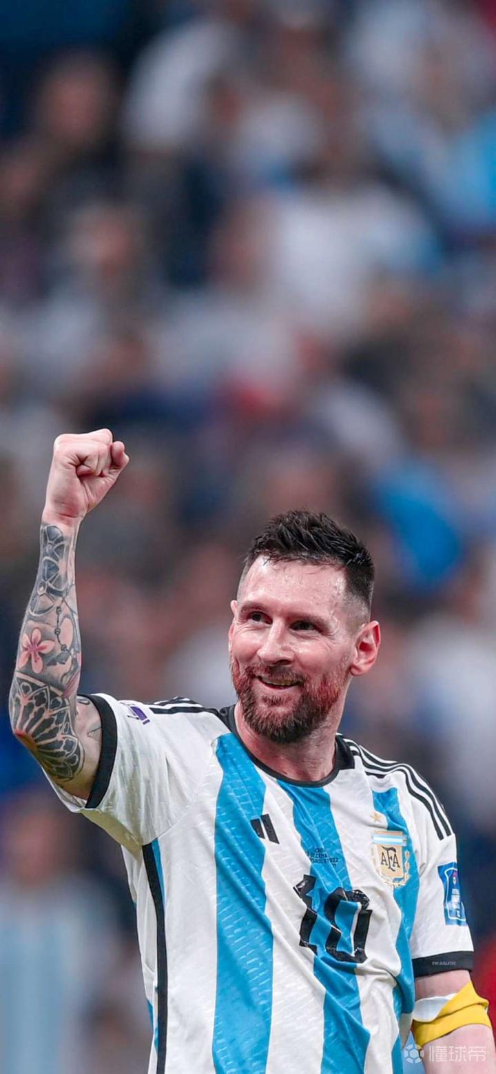 教练公开怒喷裁判，记者会炸裂