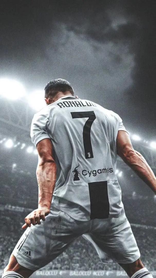 男子下棋时吸烟不慎引燃衣物