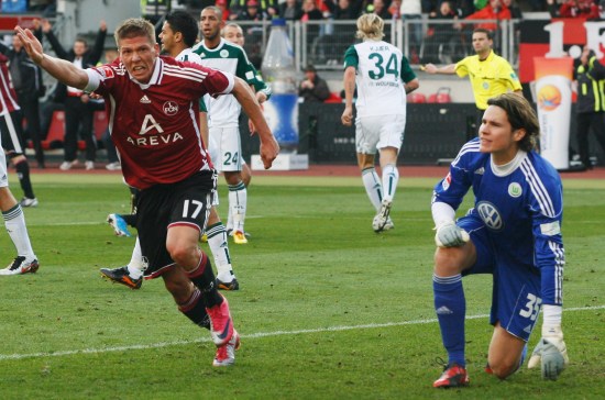 拉卡泽特回到酋长球场，观看并解说枪手对阵拜仁的比赛