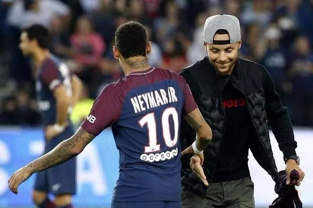 半场战报：摩纳哥2-1帕福斯，南野拓实、巴洛贡破门